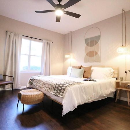 Nomad Retreat King Bed Boutique Condo W Garage Ґейнсвілл Екстер'єр фото