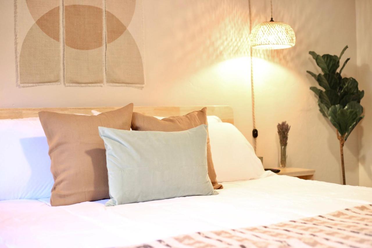 Nomad Retreat King Bed Boutique Condo W Garage Ґейнсвілл Екстер'єр фото