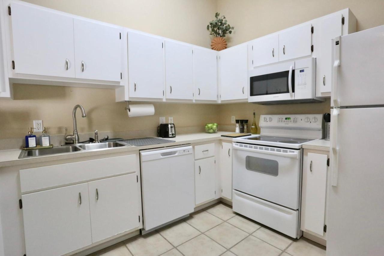 Nomad Retreat King Bed Boutique Condo W Garage Ґейнсвілл Екстер'єр фото