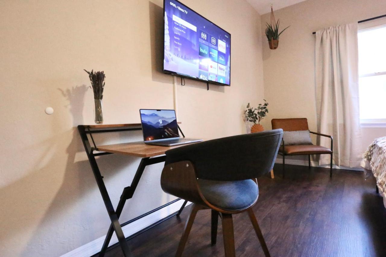 Nomad Retreat King Bed Boutique Condo W Garage Ґейнсвілл Екстер'єр фото