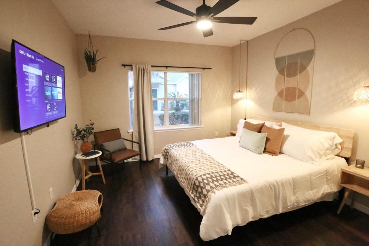 Nomad Retreat King Bed Boutique Condo W Garage Ґейнсвілл Екстер'єр фото