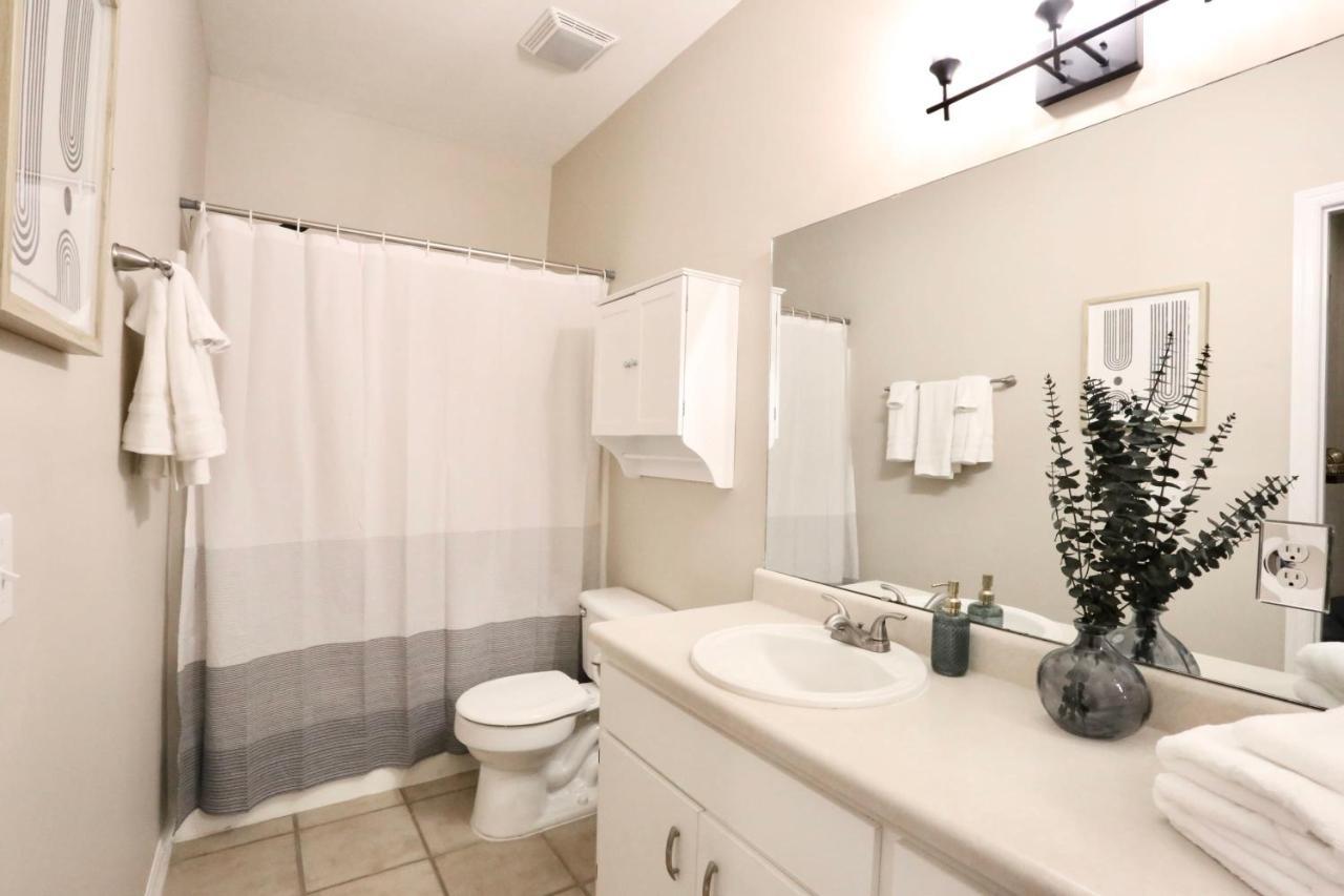 Nomad Retreat King Bed Boutique Condo W Garage Ґейнсвілл Екстер'єр фото